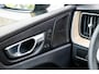Volvo XC60 2.0 T6 Plug-in hybrid AWD Ultra Dark | Facelift | Panoramadak | Harman Kardon | Trekhaak | Stoel en Stuurverwarming | Head Up Display | FULL LED Koplampen |