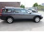 Volvo XC70 2.5 T Kinetic, Zeer netjes, All-seasons, trekhaak, PDC, Cruise control, leder