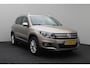 Volkswagen Tiguan 1.4 TSI R-Line Edition 2015 | Trekhaak Uitklapbaar | Parkeersensoren | Achteruitrij Camera | Elektrische Stoel | Navigatie | Cruise Control | Onderhoudshistorie | 2 Sleutels