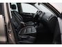 Volkswagen Tiguan 1.4 TSI R-Line Edition 2015 | Trekhaak Uitklapbaar | Parkeersensoren | Achteruitrij Camera | Elektrische Stoel | Navigatie | Cruise Control | Onderhoudshistorie | 2 Sleutels