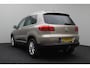 Volkswagen Tiguan 1.4 TSI R-Line Edition 2015 | Trekhaak Uitklapbaar | Parkeersensoren | Achteruitrij Camera | Elektrische Stoel | Navigatie | Cruise Control | Onderhoudshistorie | 2 Sleutels