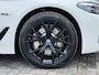 BMW 5-Serie Touring 530e High Executive M-SPORT INDIVIDUAL / Dealer Onderhouden / Harman Kardon / 1.700 kg Trekgewicht / Elektrische Verstelbare Stoelen / Stoelverwarming / Parkeersensoren Voor en Achter / Elek. Achterklep / Navigatie /