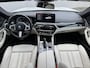 BMW 5-Serie Touring 530e High Executive M-SPORT INDIVIDUAL / Dealer Onderhouden / Harman Kardon / 1.700 kg Trekgewicht / Elektrische Verstelbare Stoelen / Stoelverwarming / Parkeersensoren Voor en Achter / Elek. Achterklep / Navigatie /