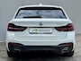 BMW 5-Serie Touring 530e High Executive M-SPORT INDIVIDUAL / Dealer Onderhouden / Harman Kardon / 1.700 kg Trekgewicht / Elektrische Verstelbare Stoelen / Stoelverwarming / Parkeersensoren Voor en Achter / Elek. Achterklep / Navigatie /