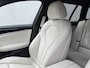 BMW 5-Serie Touring 530e High Executive M-SPORT INDIVIDUAL / Dealer Onderhouden / Harman Kardon / 1.700 kg Trekgewicht / Elektrische Verstelbare Stoelen / Stoelverwarming / Parkeersensoren Voor en Achter / Elek. Achterklep / Navigatie /