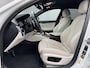 BMW 5-Serie Touring 530e High Executive M-SPORT INDIVIDUAL / Dealer Onderhouden / Harman Kardon / 1.700 kg Trekgewicht / Elektrische Verstelbare Stoelen / Stoelverwarming / Parkeersensoren Voor en Achter / Elek. Achterklep / Navigatie /