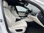 BMW 5-Serie Touring 530e High Executive M-SPORT INDIVIDUAL / Dealer Onderhouden / Harman Kardon / 1.700 kg Trekgewicht / Elektrische Verstelbare Stoelen / Stoelverwarming / Parkeersensoren Voor en Achter / Elek. Achterklep / Navigatie /
