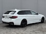 BMW 5-Serie Touring 530e High Executive M-SPORT INDIVIDUAL / Dealer Onderhouden / Harman Kardon / 1.700 kg Trekgewicht / Elektrische Verstelbare Stoelen / Stoelverwarming / Parkeersensoren Voor en Achter / Elek. Achterklep / Navigatie /