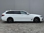 BMW 5-Serie Touring 530e High Executive M-SPORT INDIVIDUAL / Dealer Onderhouden / Harman Kardon / 1.700 kg Trekgewicht / Elektrische Verstelbare Stoelen / Stoelverwarming / Parkeersensoren Voor en Achter / Elek. Achterklep / Navigatie /