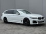 BMW 5-Serie Touring 530e High Executive M-SPORT INDIVIDUAL / Dealer Onderhouden / Harman Kardon / 1.700 kg Trekgewicht / Elektrische Verstelbare Stoelen / Stoelverwarming / Parkeersensoren Voor en Achter / Elek. Achterklep / Navigatie /