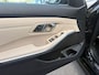 BMW 3-Serie 320i High Executive Keyless, clima, stoelverwarming, pdc, cruise