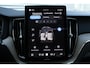 Volvo XC60 2.0 T6 Plug-in hybrid AWD Plus Dark | Lichtmetalen Velgen 19" | Allseason Banden | Trekhaak Elektrisch Uitklapbaar | Elektrisch Glazen Panorama-Dak | 360 Rondomzicht Camera | head-up Display | Stoelen Voor / Achter + Stuurwiel Verwarmend | Pilot Assist