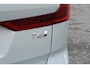 Volvo XC60 2.0 T6 Plug-in hybrid AWD Plus Dark | Lichtmetalen Velgen 19" | Allseason Banden | Trekhaak Elektrisch Uitklapbaar | Elektrisch Glazen Panorama-Dak | 360 Rondomzicht Camera | head-up Display | Stoelen Voor / Achter + Stuurwiel Verwarmend | Pilot Assist