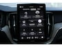 Volvo XC60 2.0 T6 Plug-in hybrid AWD Plus Dark | Lichtmetalen Velgen 19" | Allseason Banden | Trekhaak Elektrisch Uitklapbaar | Elektrisch Glazen Panorama-Dak | 360 Rondomzicht Camera | head-up Display | Stoelen Voor / Achter + Stuurwiel Verwarmend | Pilot Assist