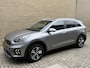 Kia Niro Hybrid 1.6 GDi PHEV DynamicPlusLine | Lederen bekleding | Trekhaak | Navigatie | Camera | Adaptieve cruise | Lane assist | Apple CarPlay / Android Auto | Stoelverwarming voor&achter | Stuurverwarming | Climate control | Volledig onderhouden