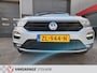 Volkswagen T-Roc 1.5 TSI Sport, Parelmoer, Zwart dak, Camera, Trekhaak, Navigatie.