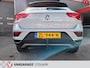 Volkswagen T-Roc 1.5 TSI Sport, Parelmoer, Zwart dak, Camera, Trekhaak, Navigatie.