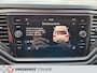 Volkswagen T-Roc 1.5 TSI Sport, Parelmoer, Zwart dak, Camera, Trekhaak, Navigatie.