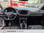Volkswagen T-Roc 1.5 TSI Sport, Parelmoer, Zwart dak, Camera, Trekhaak, Navigatie.
