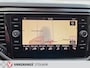 Volkswagen T-Roc 1.5 TSI Sport, Parelmoer, Zwart dak, Camera, Trekhaak, Navigatie.
