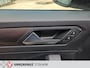 Volkswagen T-Roc 1.5 TSI Sport, Parelmoer, Zwart dak, Camera, Trekhaak, Navigatie.