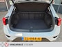 Volkswagen T-Roc 1.5 TSI Sport, Parelmoer, Zwart dak, Camera, Trekhaak, Navigatie.