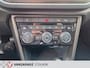 Volkswagen T-Roc 1.5 TSI Sport, Parelmoer, Zwart dak, Camera, Trekhaak, Navigatie.