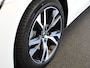 Volvo V60 2.0 T6 Recharge AWD R-Design Panoramadak Navigatie Apple Carplay/Android Auto Camera Parkeersensoren Stoel- en stuurverwarming Cruise Control Blind Spot Assist Virtual Cockpit Climate Control