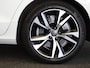 Volvo V60 2.0 T6 Recharge AWD R-Design Panoramadak Navigatie Apple Carplay/Android Auto Camera Parkeersensoren Stoel- en stuurverwarming Cruise Control Blind Spot Assist Virtual Cockpit Climate Control