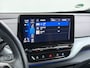 Volkswagen ID.4 First 82kWh SOH 93% Warmtepomp Trekhaak Camera Adap.Cruise Apple Carplay Android Auto Stuur+Stoelverwarming Navi Ecc Pdc Lmv 20" Led Wifi Voorruitverwarming DAB Isofix Verkeersbord detectie 1.000KG Trekgewicht 1e Eigenaar Dealeronderhouden