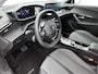 Peugeot e-2008 EV Allure Pack 50 kWh 136pk Automaat | 1ste Eigenaar | Navigatie | Climate Control | Adaptieve Cruise Control | Camera | 17"LMV | LED | Apple Carplay/Android Auto |