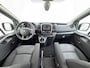 Renault Trafic 2.0 dCi 120 T29 L2H1 Dubbele Cabine Trekhaak Camera Navi Ecc Cruise Control Pdc DAB Business Euro 6 Betonplex Vloer Wandbetimmering Regen-Lichtsensor 2.000kg Trekgewicht 1e Eigenaar 5-Persoons