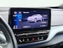 Volkswagen ID.4 First 82kWh SOH 90% Warmtepomp Trekhaak Camera Adap.Cruise Apple Carplay Android Auto Stuur+Stoelverwarming Navi Ecc Pdc Lmv 20" Led Wifi Voorruitverwarming DAB Isofix Verkeersbord detectie 1.000KG Trekgewicht 1e Eigenaar Dealeronderhouden