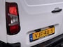 Peugeot Partner 1.5 HDI 102PK Trekhaak Apple Carplay Android Auto Euro 6 Navi* Airco Cruise Control Premium Schuifdeur Betonplex Vloer Bott-Inbouwkast Tussenwand 1e Eigenaar 1.000 Trekgewicht Origineel Nederlandse Auto