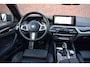 BMW 5-Serie 530e xDrive M-SPORT PANORAMADAK / M-SPORTSTOELEN / 4 WIELSTURING / HUD / TREKHAAK / HARMAN-KARDON / LEER / CAMERA