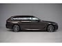 BMW 5-Serie 530e xDrive M-SPORT PANORAMADAK / M-SPORTSTOELEN / HUD / TREKHAAK / HARMAN-KARDON / LEER / CAMERA