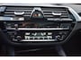 BMW 5-Serie 530e xDrive M-SPORT PANORAMADAK / M-SPORTSTOELEN / 4 WIELSTURING / HUD / TREKHAAK / HARMAN-KARDON / LEER / CAMERA