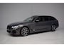 BMW 5-Serie 530e xDrive M-SPORT PANORAMADAK / M-SPORTSTOELEN / HUD / TREKHAAK / HARMAN-KARDON / LEER / CAMERA