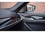 BMW 5-Serie 530e xDrive M-SPORT PANORAMADAK / M-SPORTSTOELEN / 4 WIELSTURING / HUD / TREKHAAK / HARMAN-KARDON / LEER / CAMERA