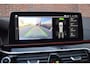 BMW 5-Serie 530e xDrive M-SPORT PANORAMADAK / M-SPORTSTOELEN / 4 WIELSTURING / HUD / TREKHAAK / HARMAN-KARDON / LEER / CAMERA