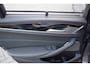 BMW 5-Serie 530e xDrive M-SPORT PANORAMADAK / M-SPORTSTOELEN / 4 WIELSTURING / HUD / TREKHAAK / HARMAN-KARDON / LEER / CAMERA