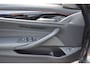 BMW 5-Serie 530e xDrive M-SPORT PANORAMADAK / M-SPORTSTOELEN / 4 WIELSTURING / HUD / TREKHAAK / HARMAN-KARDON / LEER / CAMERA