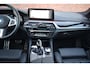 BMW 5-Serie 530e xDrive M-SPORT PANORAMADAK / M-SPORTSTOELEN / 4 WIELSTURING / HUD / TREKHAAK / HARMAN-KARDON / LEER / CAMERA