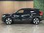 Volvo XC40 Recharge Plus | 97% SoH | All Season banden | Adaptieve Cruise Control | Stoel en Stuurwielverwarming | 19 inch | Parkeercamera | Pilot Assist | BLIS Dode Hoek Detectie | Textiel City Canvas bekleding | Zitting verlenging voorstoelen | Google Infotainment | Keyless Drive | Parkeersensoren voor+achter | Warmtepomp | Privacy Glass | Elektrisch bedienbare achterklep | DAB Radio | Apple Carplay/Android Auto | Alarm Klasse III | Draadloos telefoon opladen | Volvo On Call met mobiele App functie | Onyx Black Metallic |