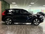 Volvo XC40 Recharge Plus | 97% SoH | All Season banden | Adaptieve Cruise Control | Stoel en Stuurwielverwarming | 19 inch | Parkeercamera | Pilot Assist | BLIS Dode Hoek Detectie | Textiel City Canvas bekleding | Zitting verlenging voorstoelen | Google Infotainment | Keyless Drive | Parkeersensoren voor+achter | Warmtepomp | Privacy Glass | Elektrisch bedienbare achterklep | DAB Radio | Apple Carplay/Android Auto | Alarm Klasse III | Draadloos telefoon opladen | Volvo On Call met mobiele App functie | Onyx Black Metallic |