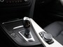 BMW 3-Serie Touring 316i H.E. AUT. + HEAD-UP DISPLAY | LEDER | HARMAN/KARDON | ELEKTR. ACHTERKLEP