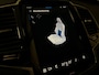 Volvo XC90 T8 AWD Recharge Ultra Dark | Luchtvering | Trekhaak | 360 Camera | Head-Up Display | Harman Kardon | 455pk | Adaptieve Cruise Control | Stoelverwarming voor+achter | Stuurwielverwarming | Schuifdak | Full LED Meesturende koplampen | Pilot Assist | BLIS Dode Hoek Detectie | Alcantara hemelbekleding | Lederen zonnekleppen en handgrepen | Elektrische voorstoelen geheugen | Lederen bekleding | Zitting verlenging voorstoelen | Lederen dashboard | 20 Inch | Google Infotainment | Keyless Drive | Privacy Glass | Elektrisch bedienbare achterklep | Geïntegreerd kinderzitje achterin | Geïntegreerde zongordijnen achterportieren | Verlichte instaplijsten | 7-Persoons | 4-Zone Climate Control | DAB Radio | Apple Carplay/Android Auto | Alarm Klasse III | Silver Dawn Metallic |