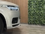 Volvo XC90 T8 AWD Recharge Ultra Dark | Luchtvering | Trekhaak | 360 Camera | Head-Up Display | Harman Kardon | 455pk | Adaptieve Cruise Control | Stoelverwarming voor+achter | Stuurwielverwarming | Schuifdak | Full LED Meesturende koplampen | Pilot Assist | BLIS Dode Hoek Detectie | Alcantara hemelbekleding | Lederen zonnekleppen en handgrepen | Elektrische voorstoelen geheugen | Lederen bekleding | Zitting verlenging voorstoelen | Lederen dashboard | 20 Inch | Google Infotainment | Keyless Drive | Privacy Glass | Elektrisch bedienbare achterklep | Geïntegreerd kinderzitje achterin | Geïntegreerde zongordijnen achterportieren | Verlichte instaplijsten | 7-Persoons | 4-Zone Climate Control | DAB Radio | Apple Carplay/Android Auto | Alarm Klasse III | Silver Dawn Metallic |