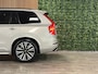 Volvo XC90 T8 AWD Recharge Ultra Dark | Luchtvering | Trekhaak | 360 Camera | Head-Up Display | Harman Kardon | 455pk | Adaptieve Cruise Control | Stoelverwarming voor+achter | Stuurwielverwarming | Schuifdak | Full LED Meesturende koplampen | Pilot Assist | BLIS Dode Hoek Detectie | Alcantara hemelbekleding | Lederen zonnekleppen en handgrepen | Elektrische voorstoelen geheugen | Lederen bekleding | Zitting verlenging voorstoelen | Lederen dashboard | 20 Inch | Google Infotainment | Keyless Drive | Privacy Glass | Elektrisch bedienbare achterklep | Geïntegreerd kinderzitje achterin | Geïntegreerde zongordijnen achterportieren | Verlichte instaplijsten | 7-Persoons | 4-Zone Climate Control | DAB Radio | Apple Carplay/Android Auto | Alarm Klasse III | Silver Dawn Metallic |