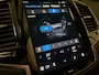 Volvo XC90 T8 AWD Recharge Ultra Dark | Luchtvering | Trekhaak | 360 Camera | Head-Up Display | Harman Kardon | 455pk | Adaptieve Cruise Control | Stoelverwarming voor+achter | Stuurwielverwarming | Schuifdak | Full LED Meesturende koplampen | Pilot Assist | BLIS Dode Hoek Detectie | Alcantara hemelbekleding | Lederen zonnekleppen en handgrepen | Elektrische voorstoelen geheugen | Lederen bekleding | Zitting verlenging voorstoelen | Lederen dashboard | 20 Inch | Google Infotainment | Keyless Drive | Privacy Glass | Elektrisch bedienbare achterklep | Geïntegreerd kinderzitje achterin | Geïntegreerde zongordijnen achterportieren | Verlichte instaplijsten | 7-Persoons | 4-Zone Climate Control | DAB Radio | Apple Carplay/Android Auto | Alarm Klasse III | Silver Dawn Metallic |